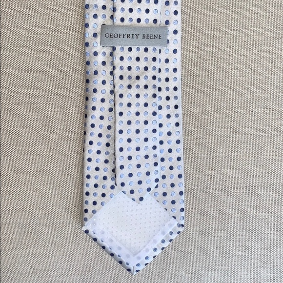 NWOT Geoffrey Beene Silk Tie - Picture 2 of 3